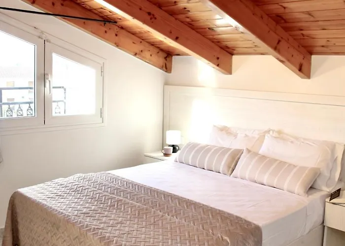 Lightful Attic At Regina Apartments